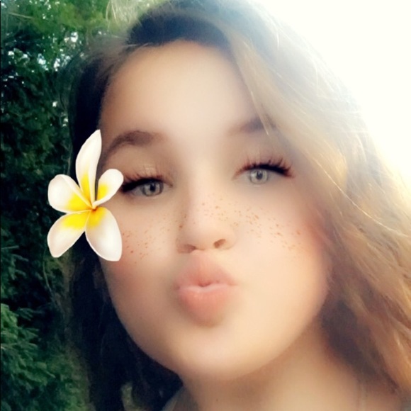 Meet your Posher, Ava - Picture 1 of 1